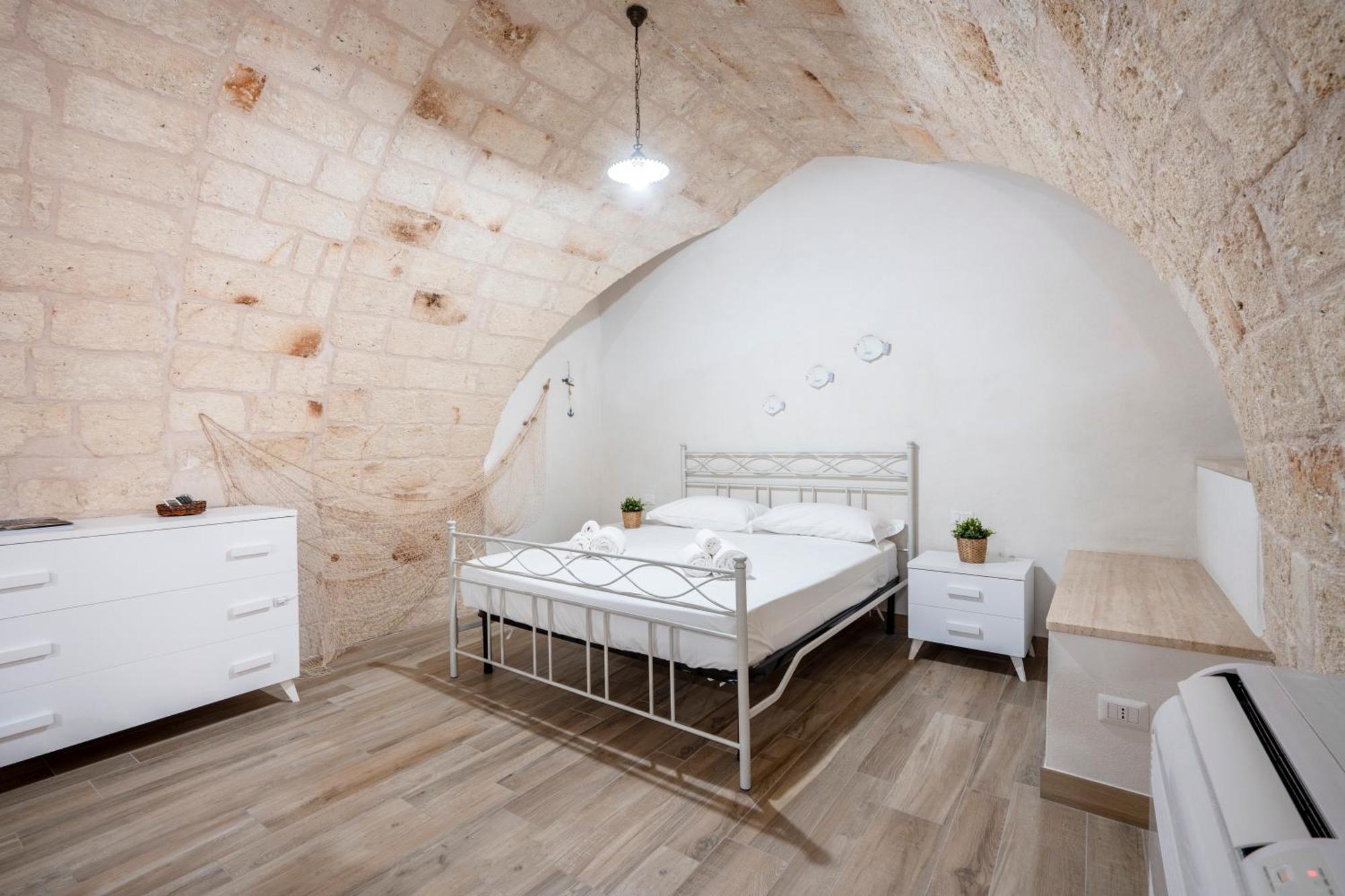 Ferienwohnung Casa Sardella, In Pieno Centro Storico A 300 Mt Dal Mare Monopoli Exterior foto