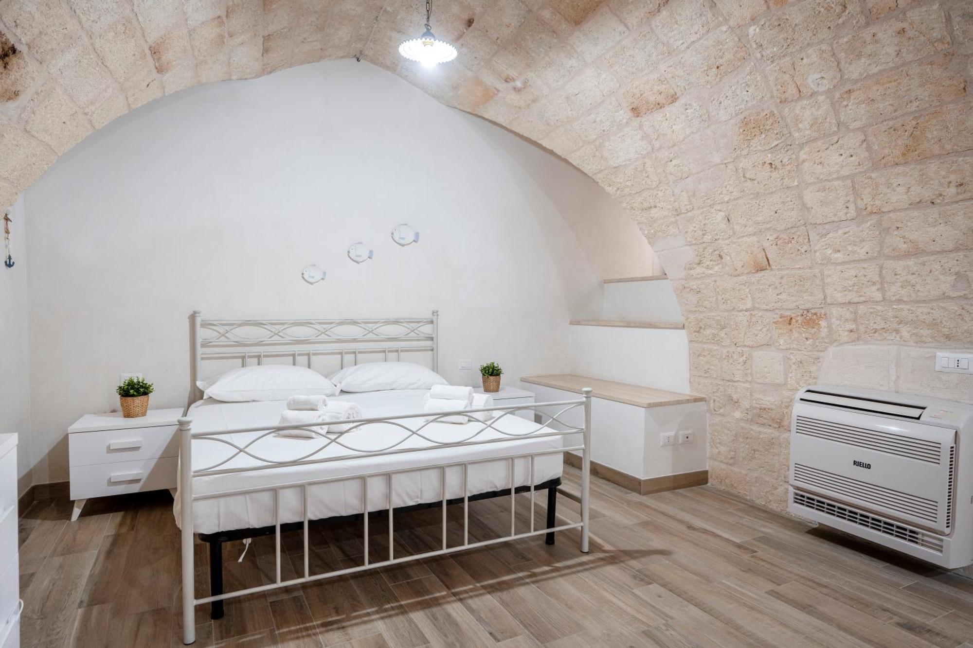 Ferienwohnung Casa Sardella, In Pieno Centro Storico A 300 Mt Dal Mare Monopoli Exterior foto